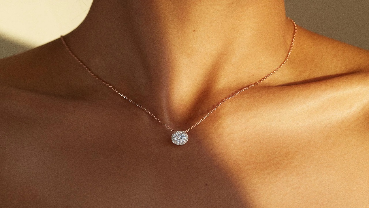 Reasons to Choose the Perfect Diamond Solitaire Pendant Necklace for Your Wedding Day